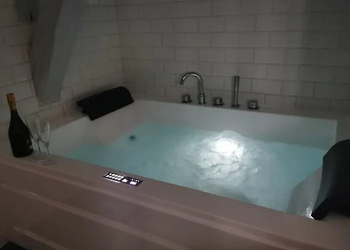 Jacuzzi Privatif : Urban Apartment *